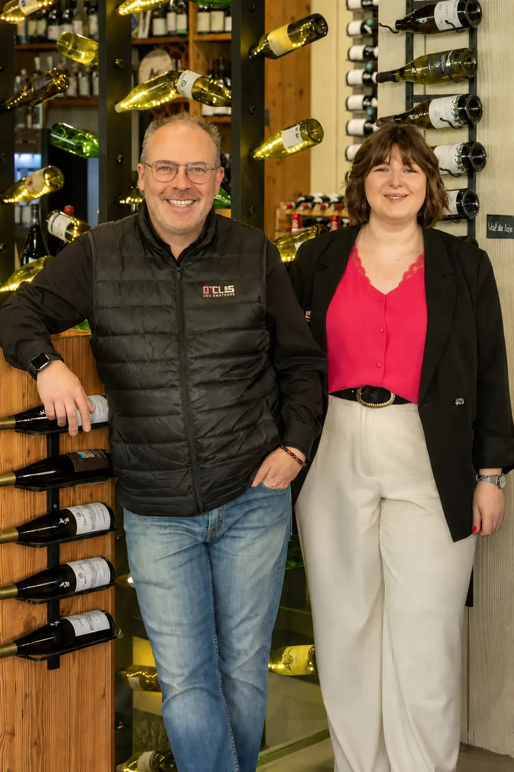 Michaël et Léa, derrière le comptoir de la cave O'Clos des Amateurs