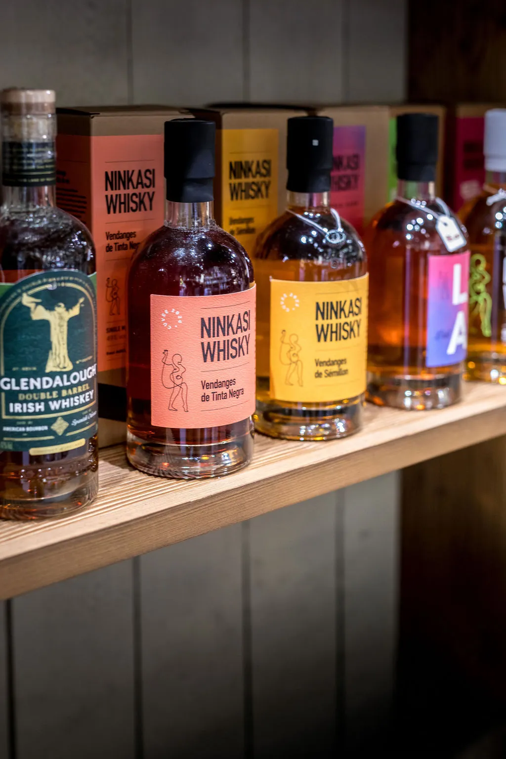 Sélection de whiskies présentée lors d’une masterclass spiritueux